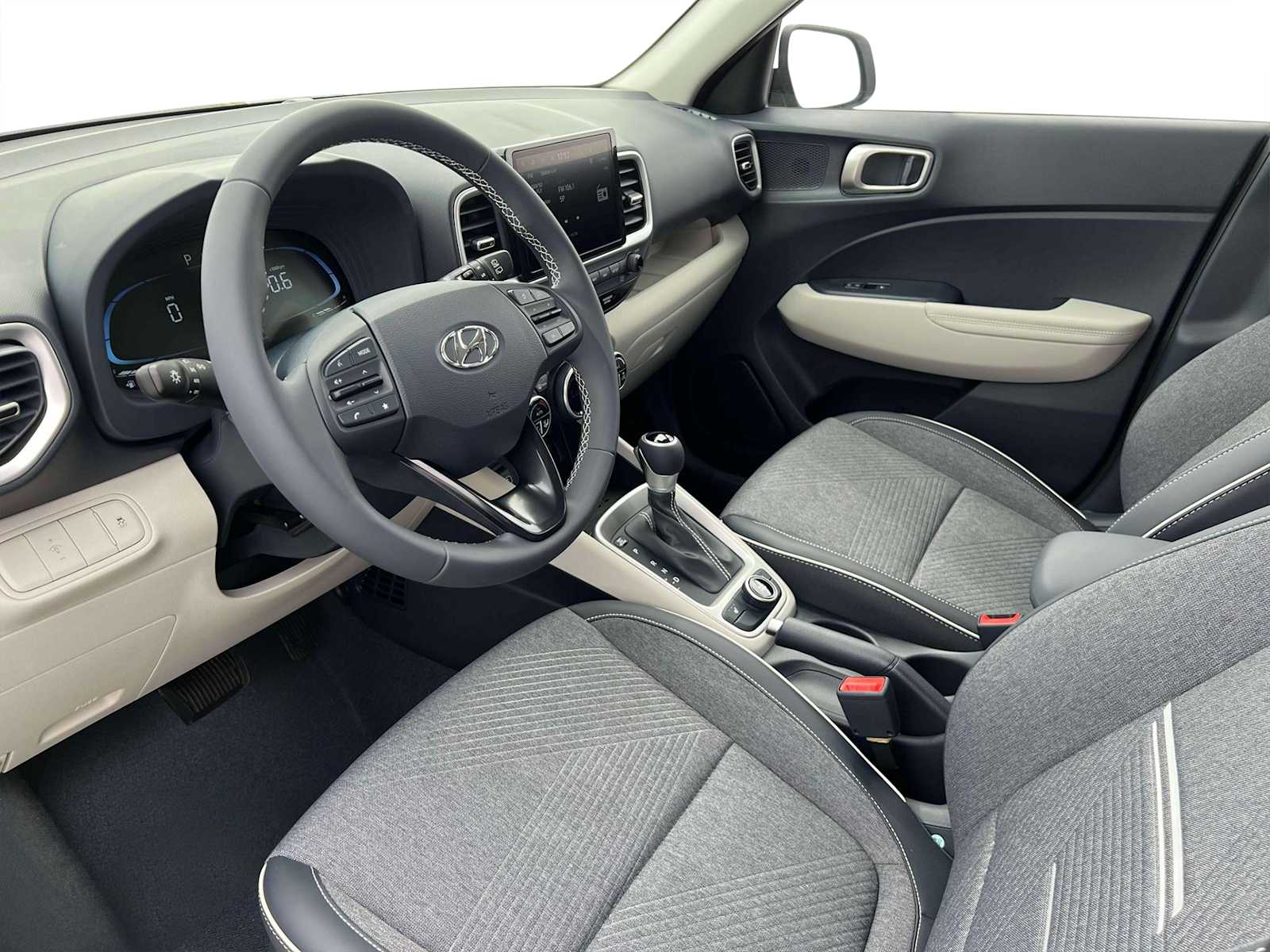 2025 Hyundai Venue Limited Image 16 of 19