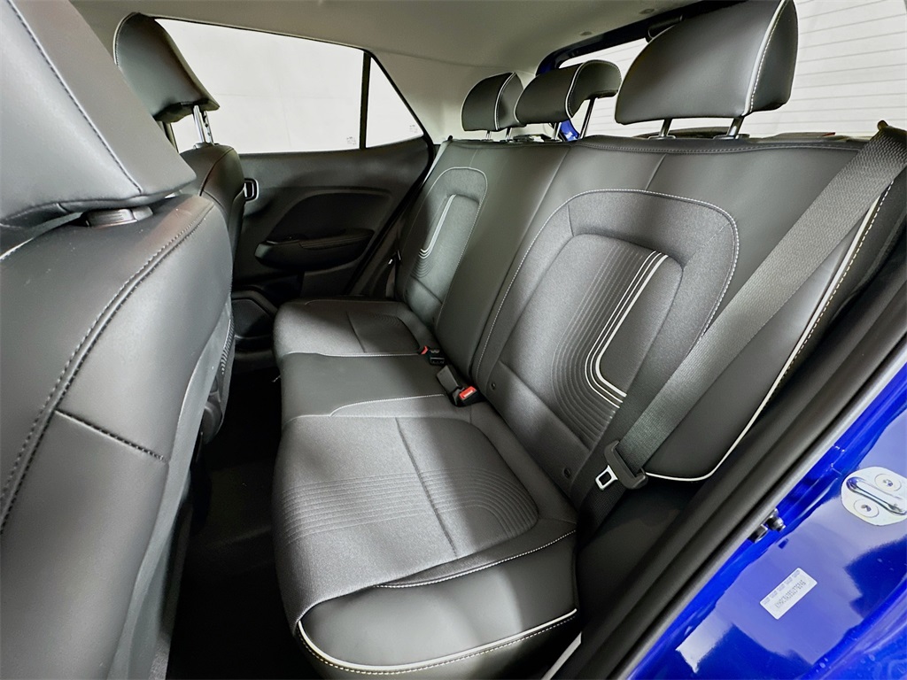 Vehicle image 14 of 20