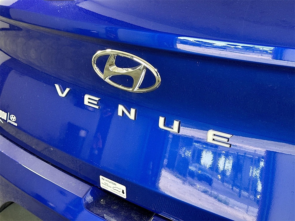 Vehicle image 18 of 20
