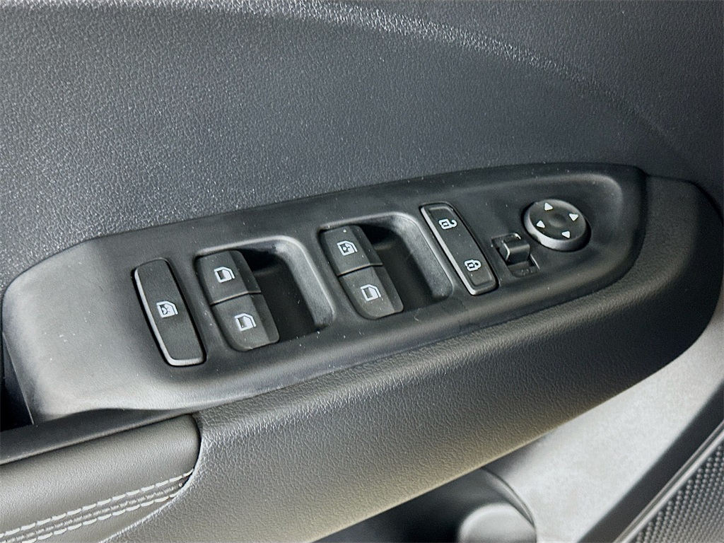 Vehicle image 16 of 20