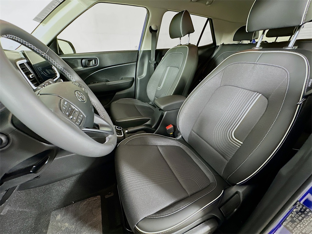 Vehicle image 13 of 20