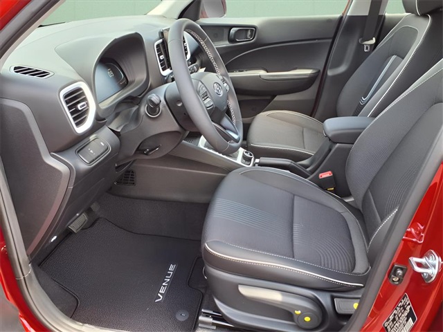 2025 Hyundai Venue Limited Image 9 of 21