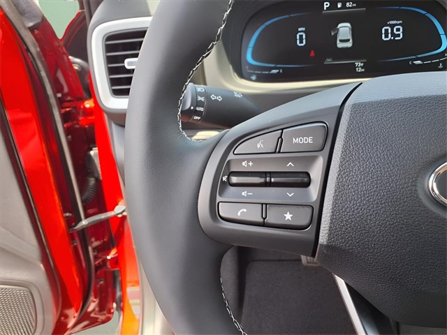 2025 Hyundai Venue Limited Image 11 of 21
