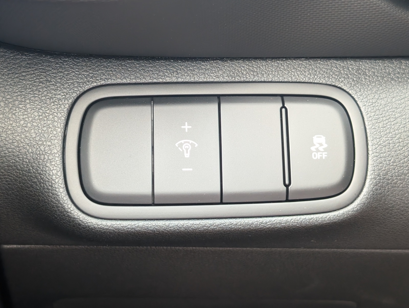 2025 Hyundai Venue Limited Image 17 of 23