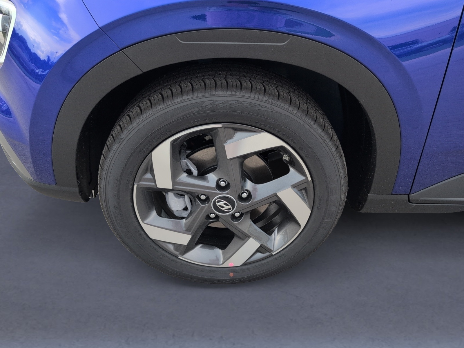 2025 Hyundai Venue Limited Image 8 of 23