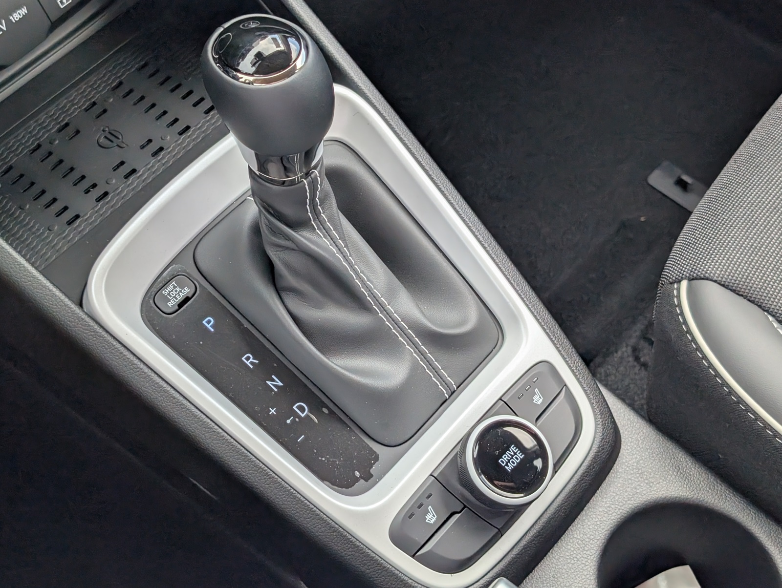 2025 Hyundai Venue Limited Image 16 of 23