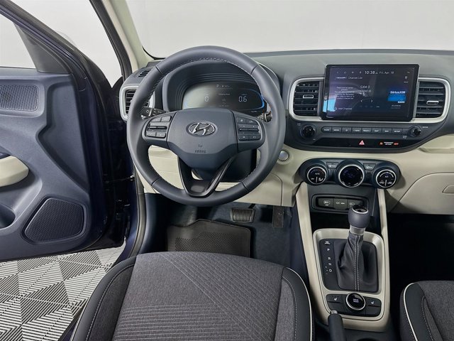 Vehicle image 23 of 31