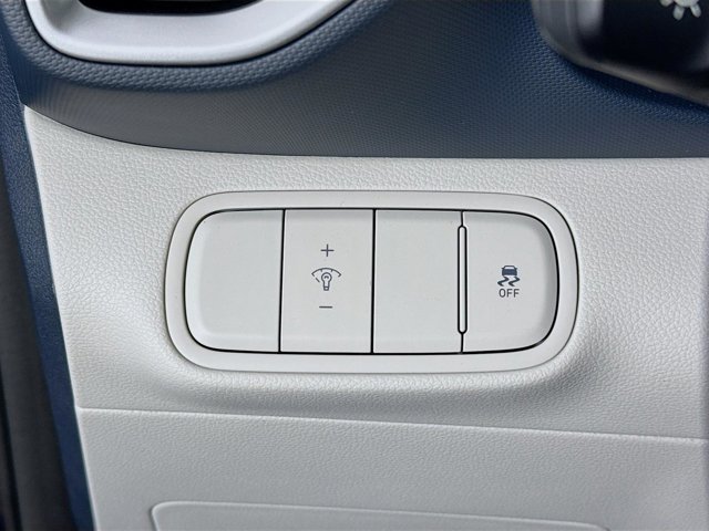Vehicle image 10 of 31