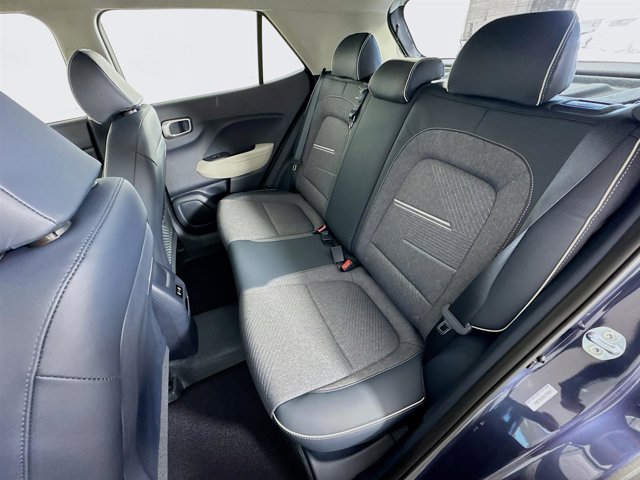 Vehicle image 22 of 31