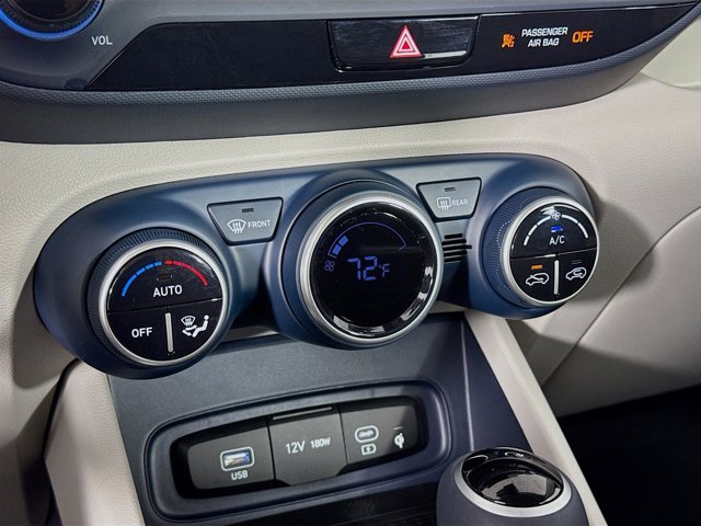Vehicle image 17 of 31