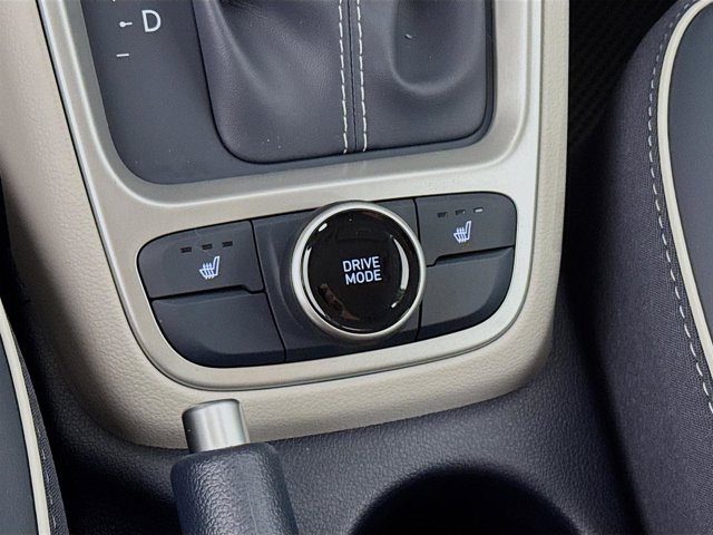 Vehicle image 21 of 31