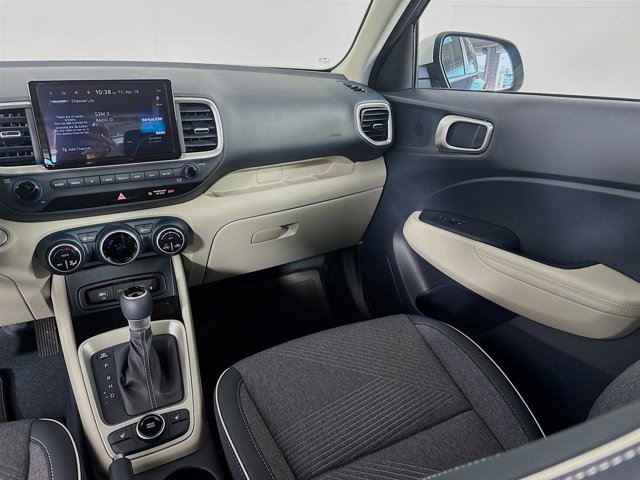 Vehicle image 24 of 31
