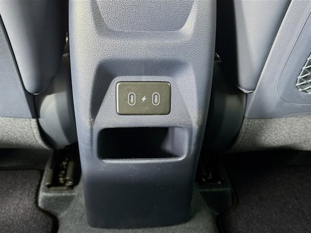 Vehicle image 25 of 31