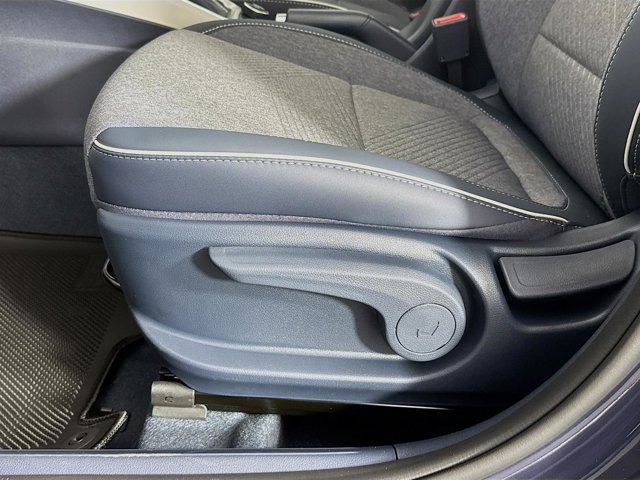 Vehicle image 20 of 31