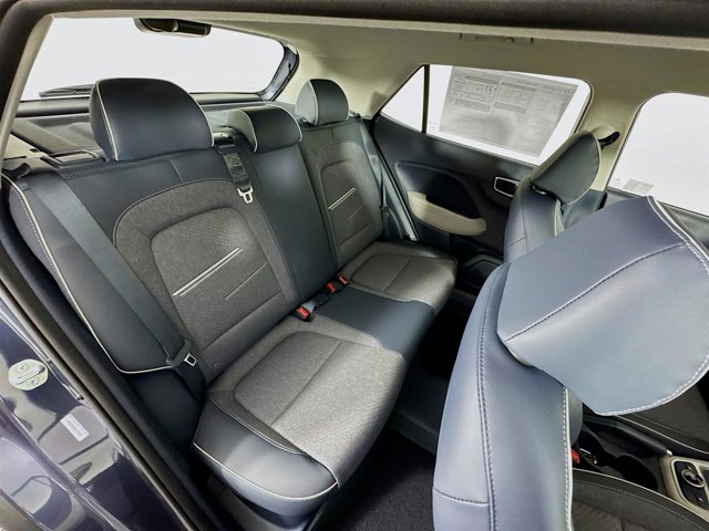 Vehicle image 26 of 31