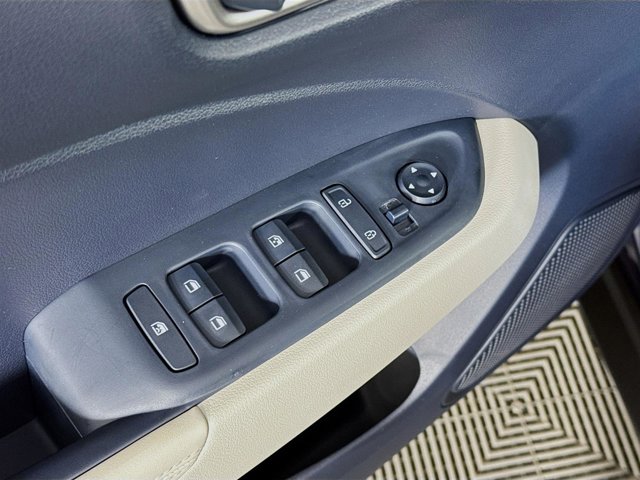 Vehicle image 19 of 31