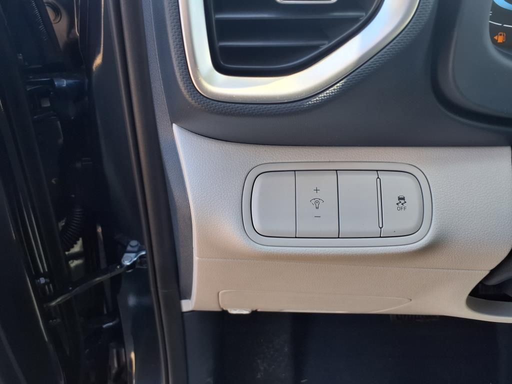 Vehicle image 11 of 16