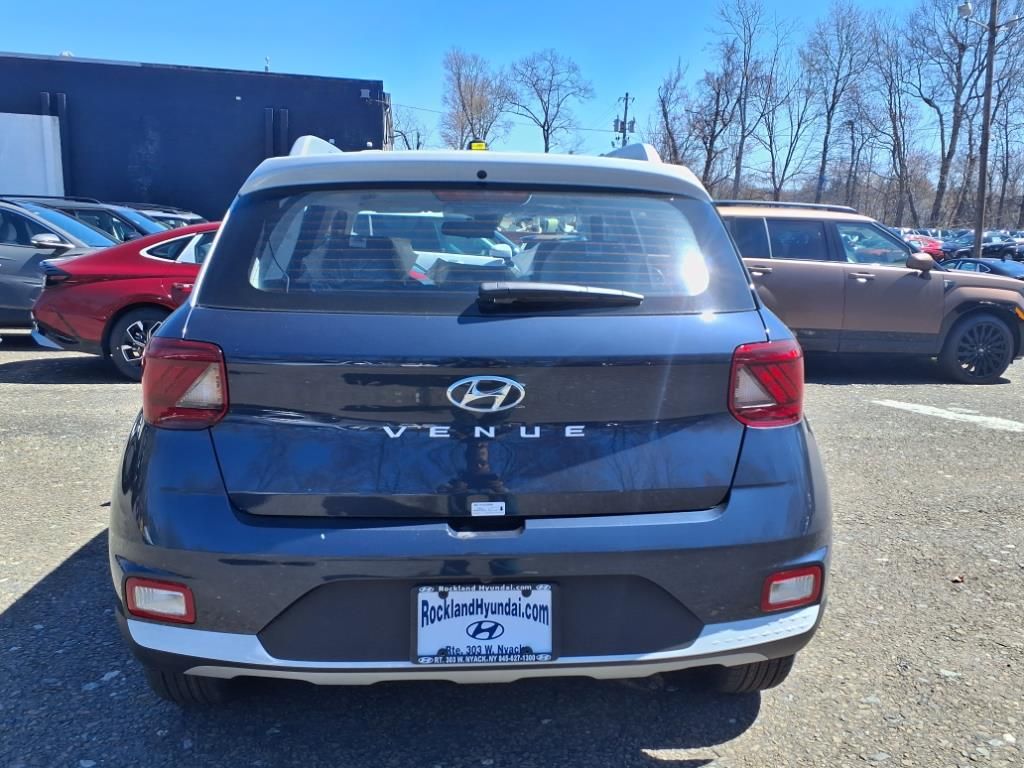 Vehicle image 15 of 16