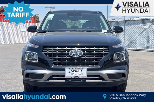 2025 Hyundai Venue SE Image 2 of 32