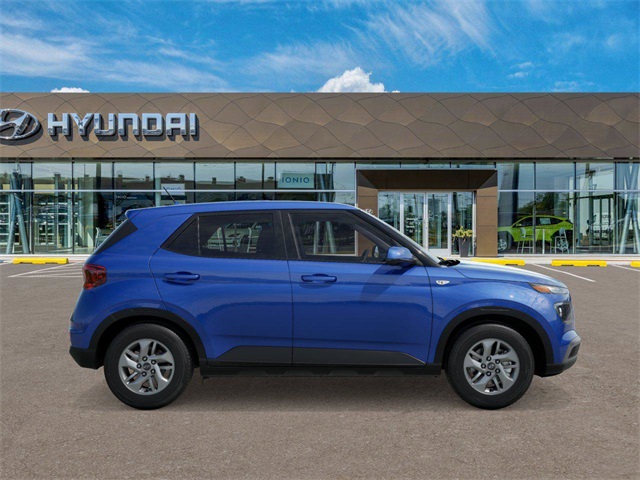 2025 Hyundai Venue SE Image 4 of 17
