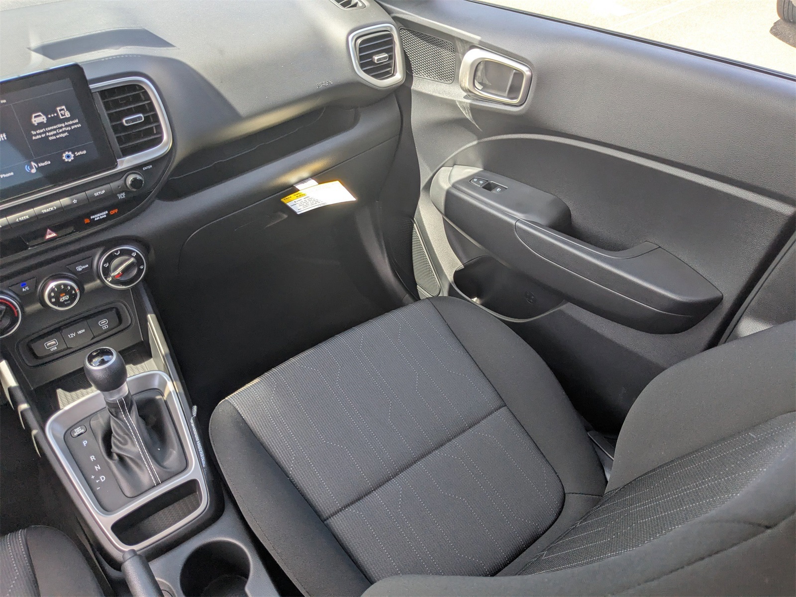 2025 Hyundai Venue SE Image 28 of 36