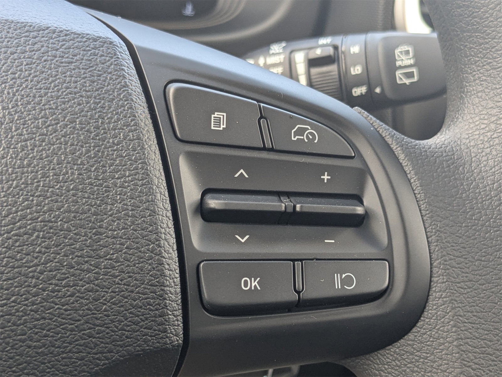 2025 Hyundai Venue SE Image 23 of 36