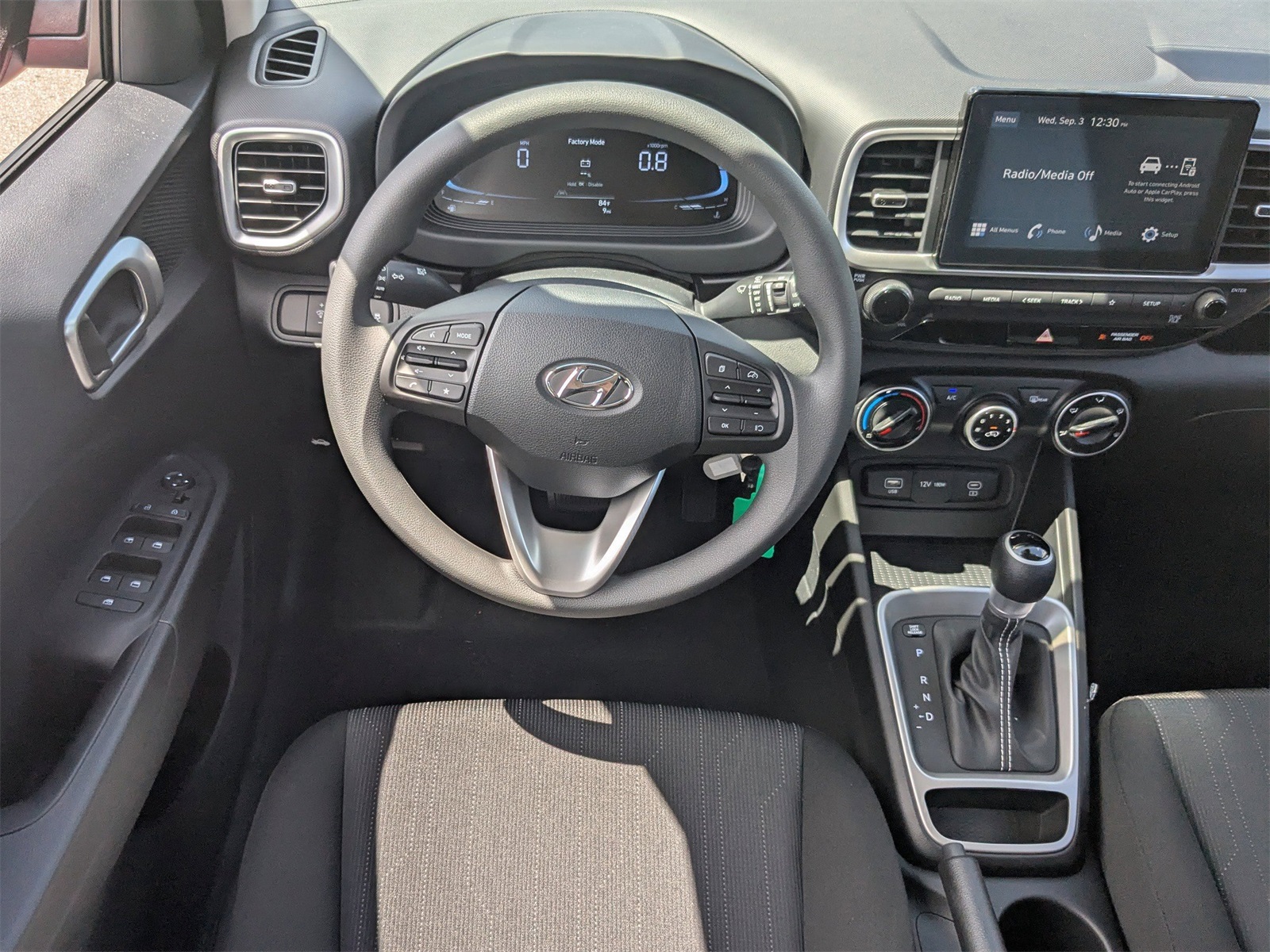 2025 Hyundai Venue SE Image 12 of 36