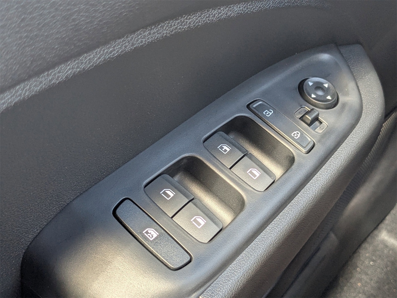 2025 Hyundai Venue SE Image 21 of 36