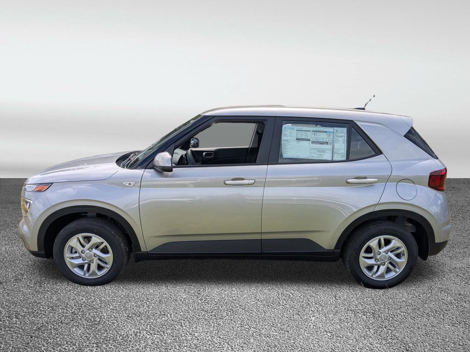 2025 Hyundai Venue SE Image 8 of 36