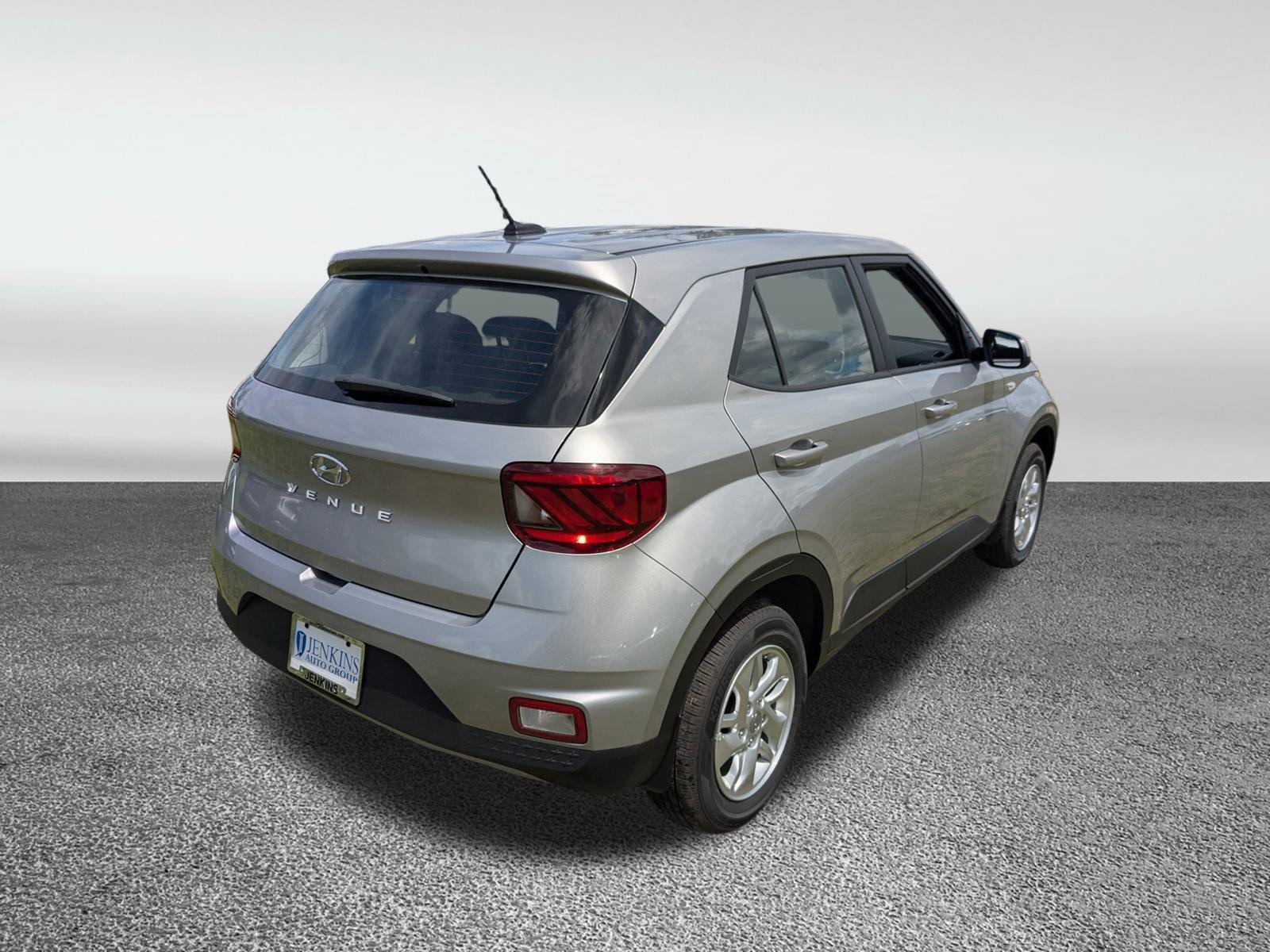 2025 Hyundai Venue SE Image 5 of 36