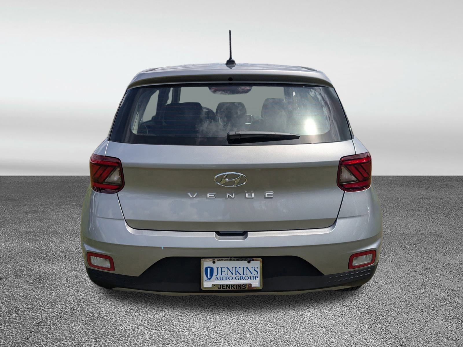 2025 Hyundai Venue SE Image 6 of 36