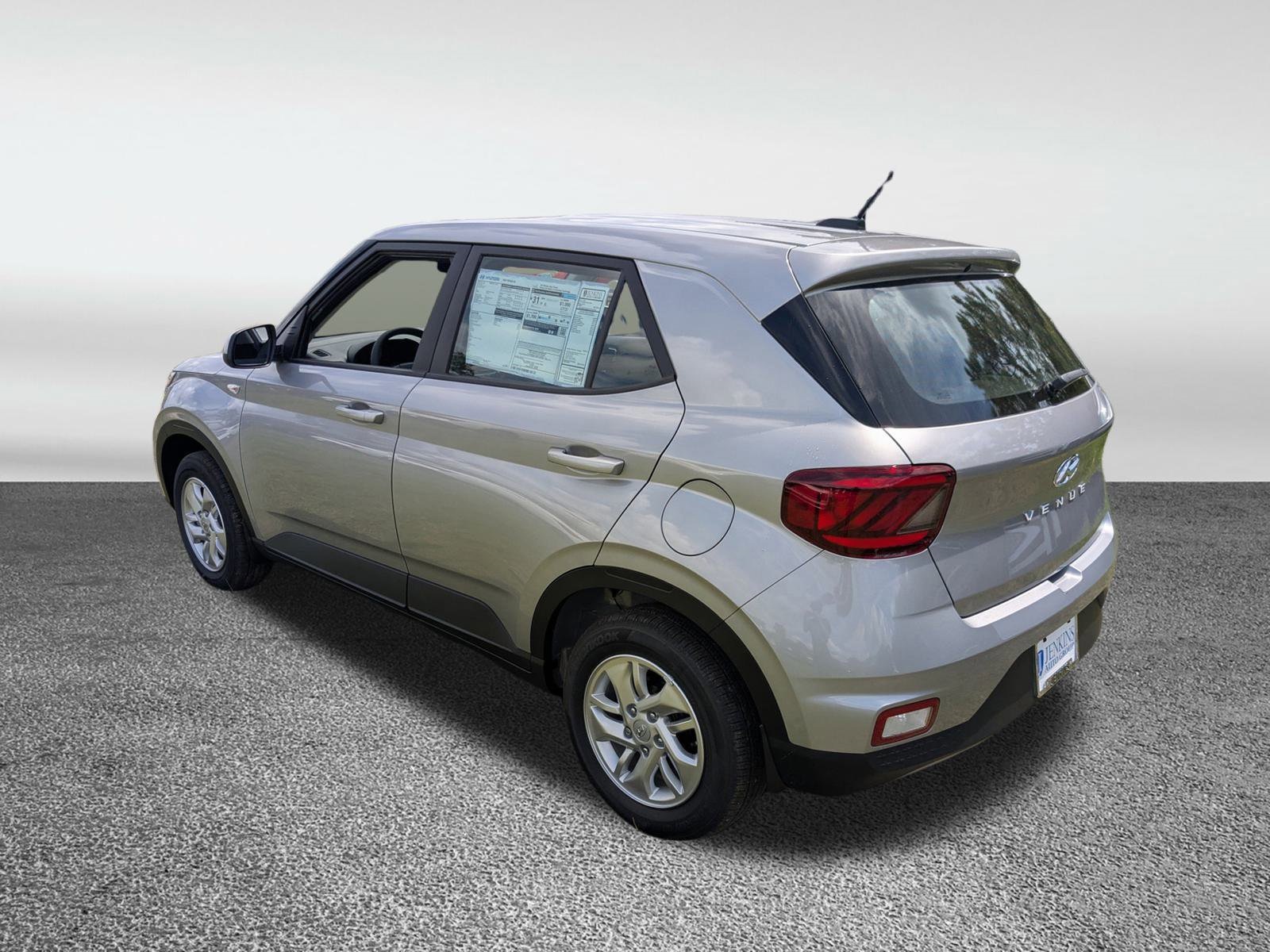 2025 Hyundai Venue SE Image 7 of 36