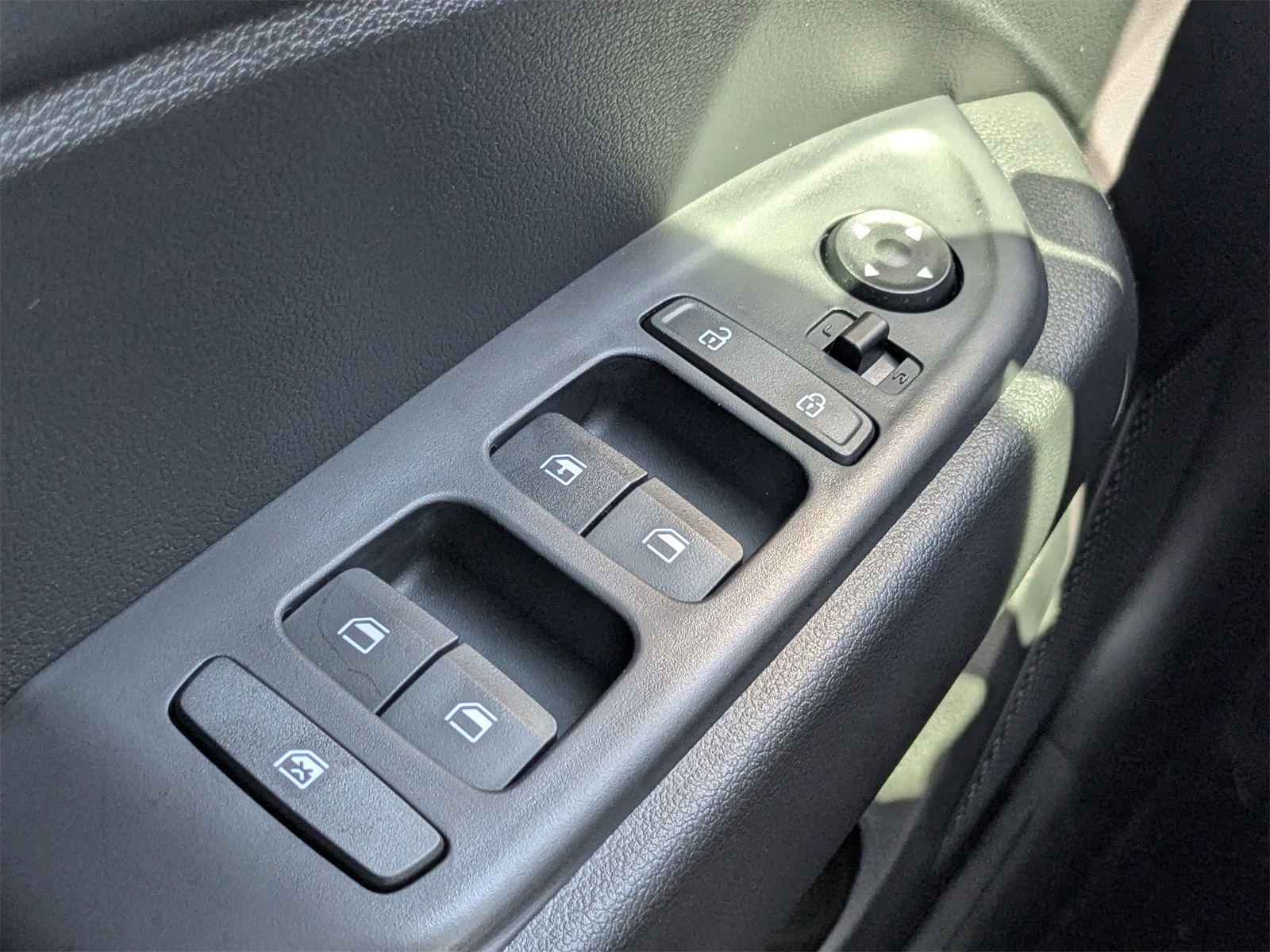 2025 Hyundai Venue SE Image 24 of 37