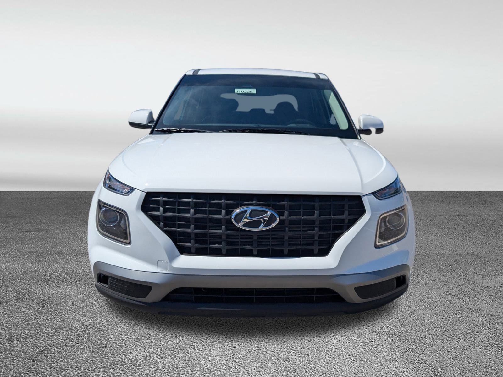 2025 Hyundai Venue SE Image 2 of 37