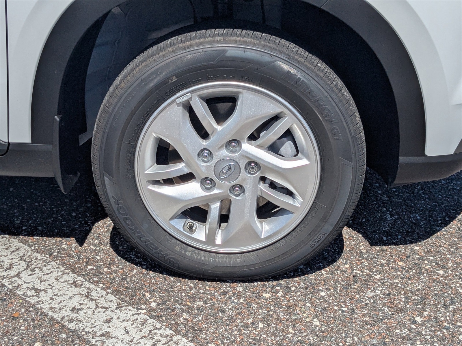 2025 Hyundai Venue SE Image 9 of 37