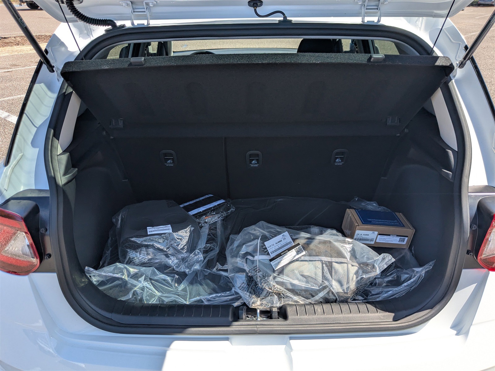 2025 Hyundai Venue SE Image 10 of 37