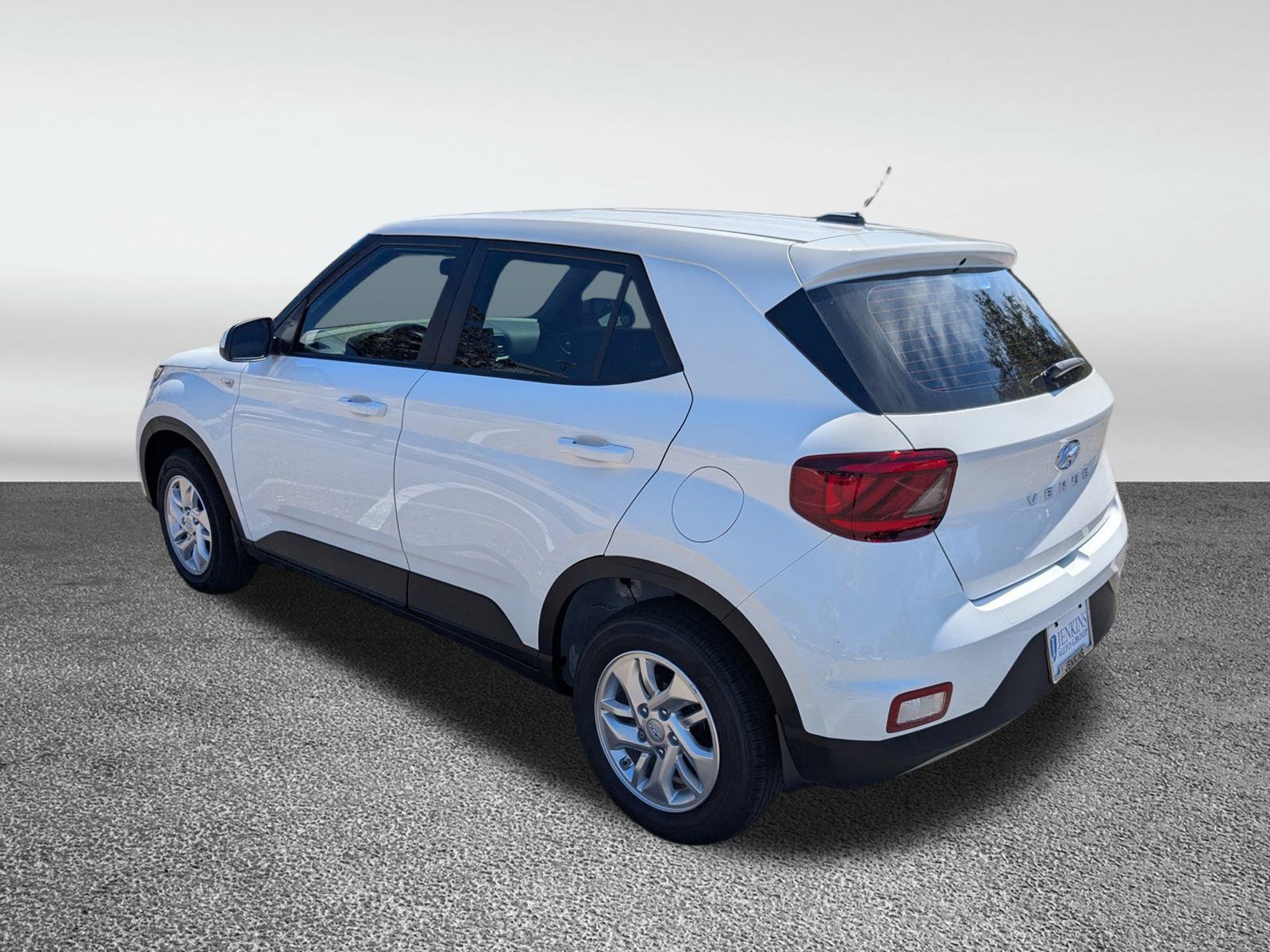 2025 Hyundai Venue SE Image 7 of 37