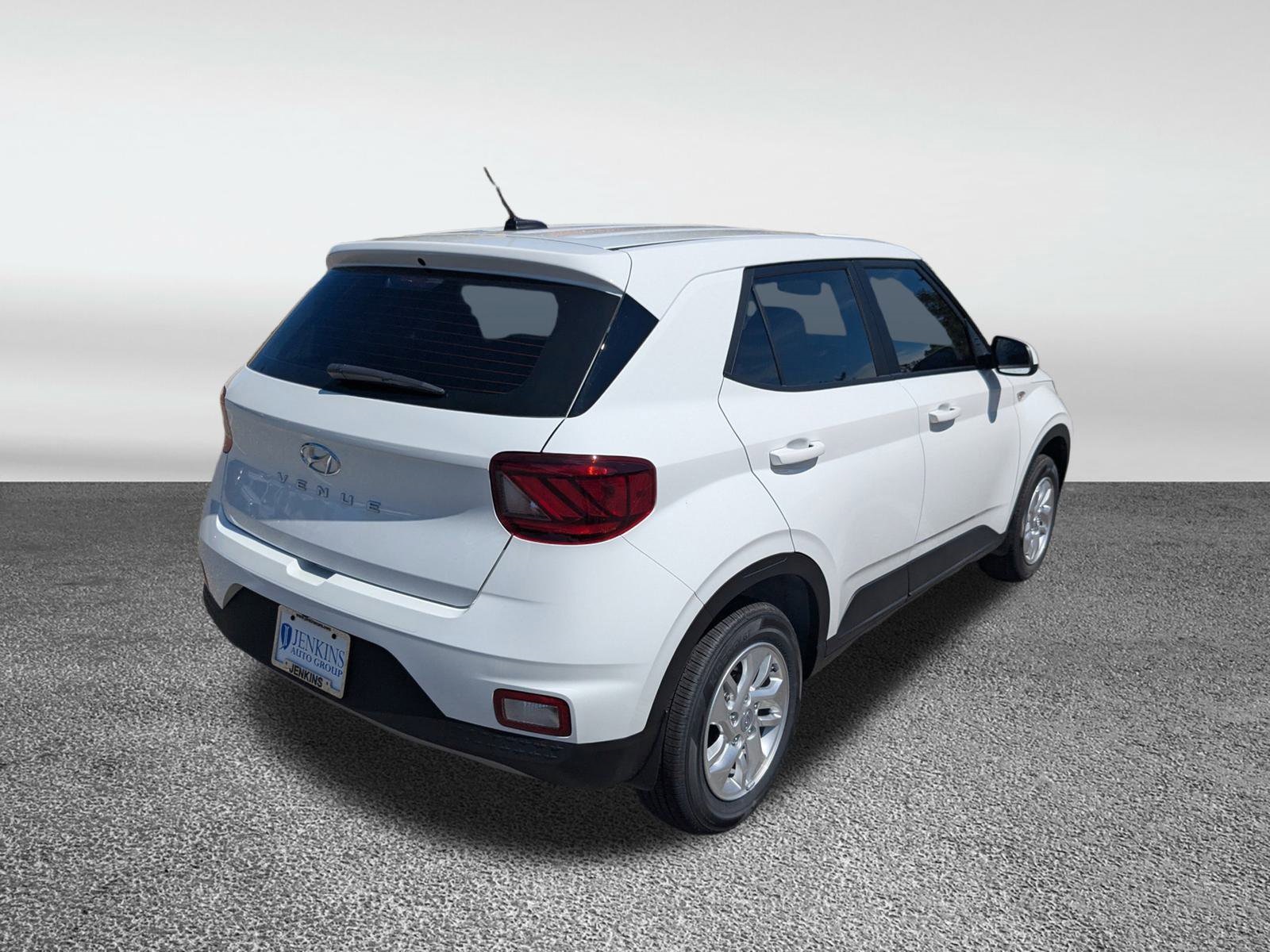 2025 Hyundai Venue SE Image 5 of 37