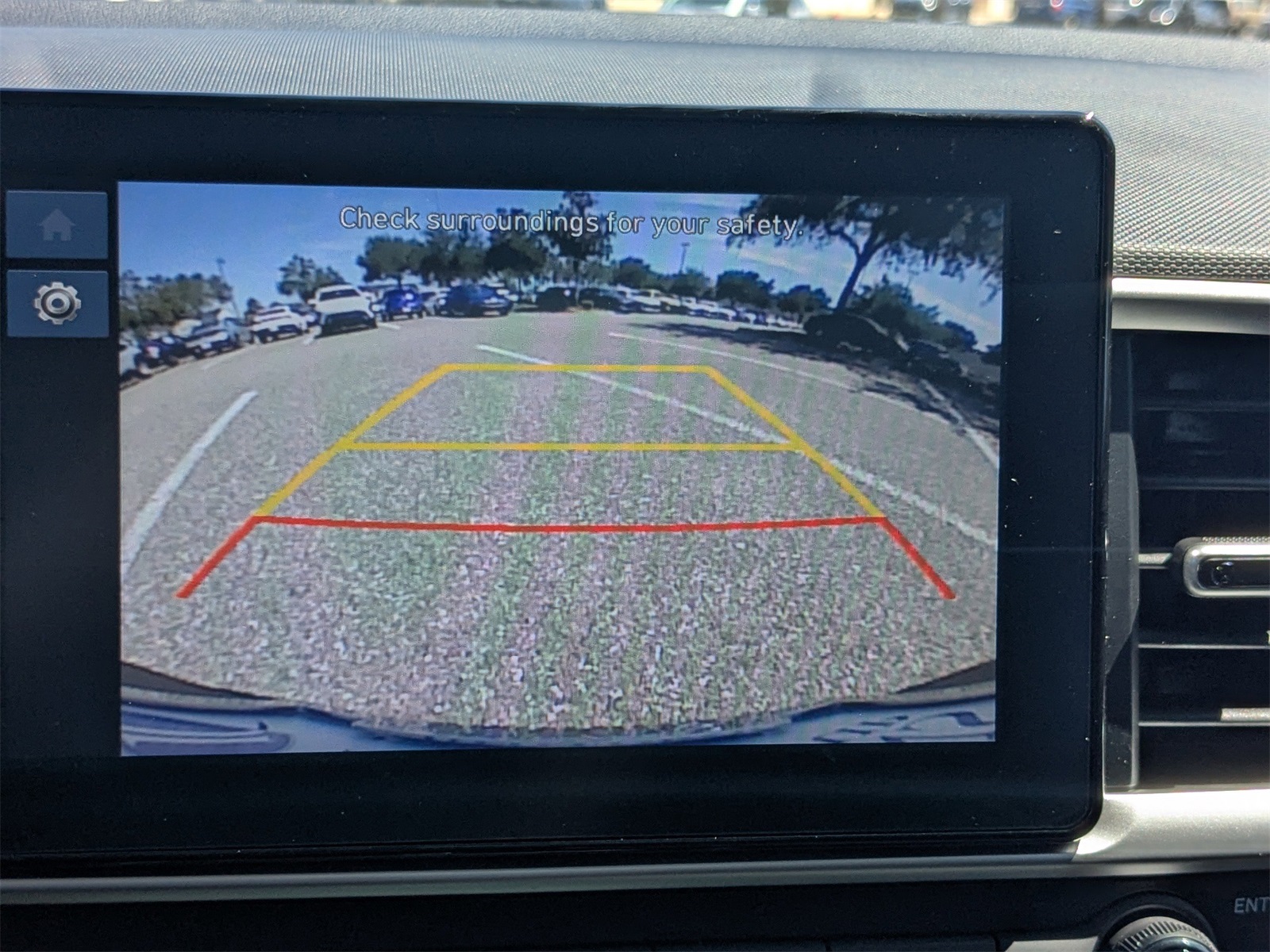 2025 Hyundai Venue SE Image 18 of 37