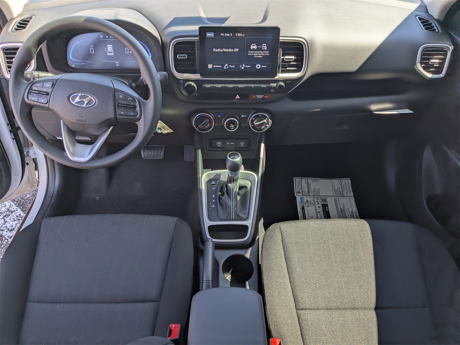 2025 Hyundai Venue SE Image 14 of 37