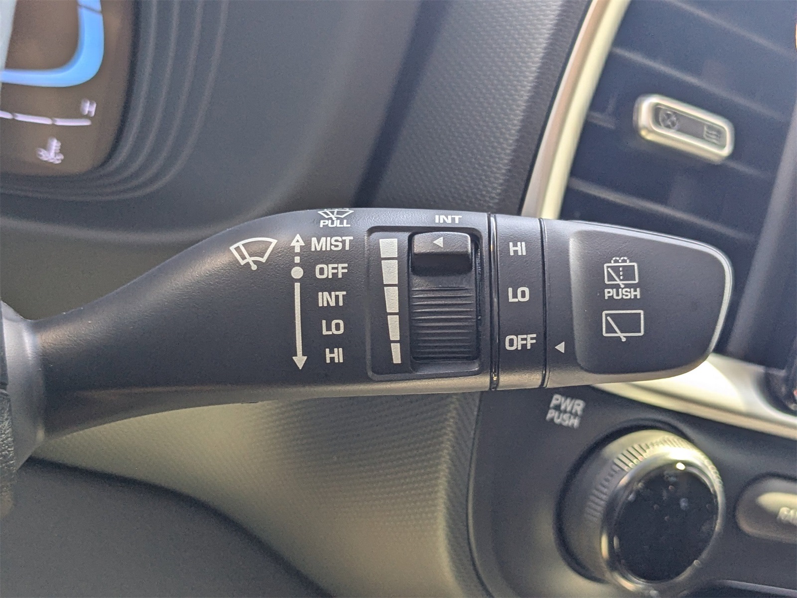 2025 Hyundai Venue SE Image 23 of 37