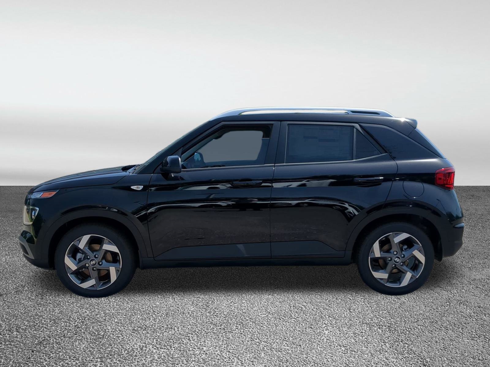 2025 Hyundai Venue SEL Image 8 of 38