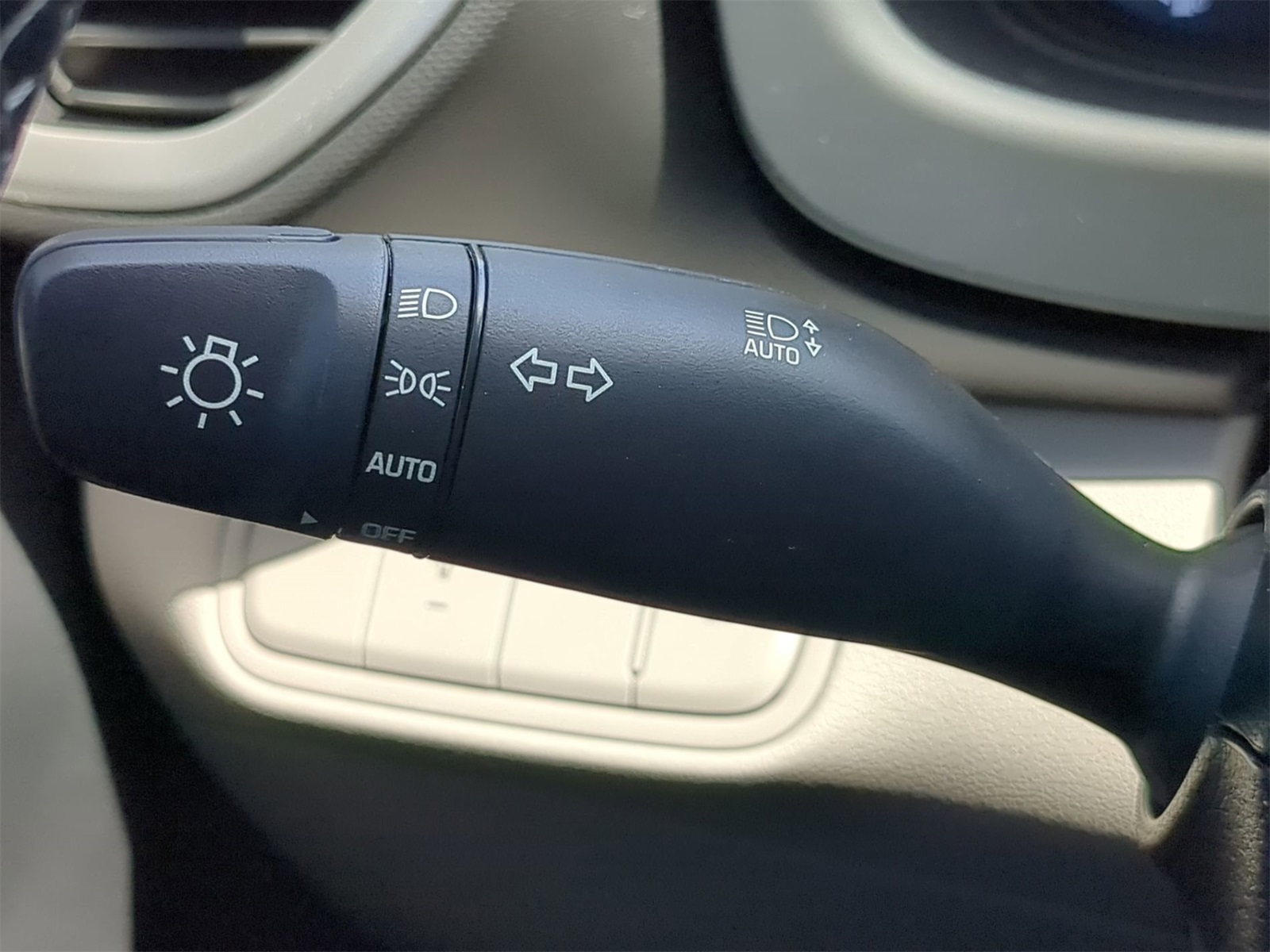 2025 Hyundai Venue SEL Image 33 of 38