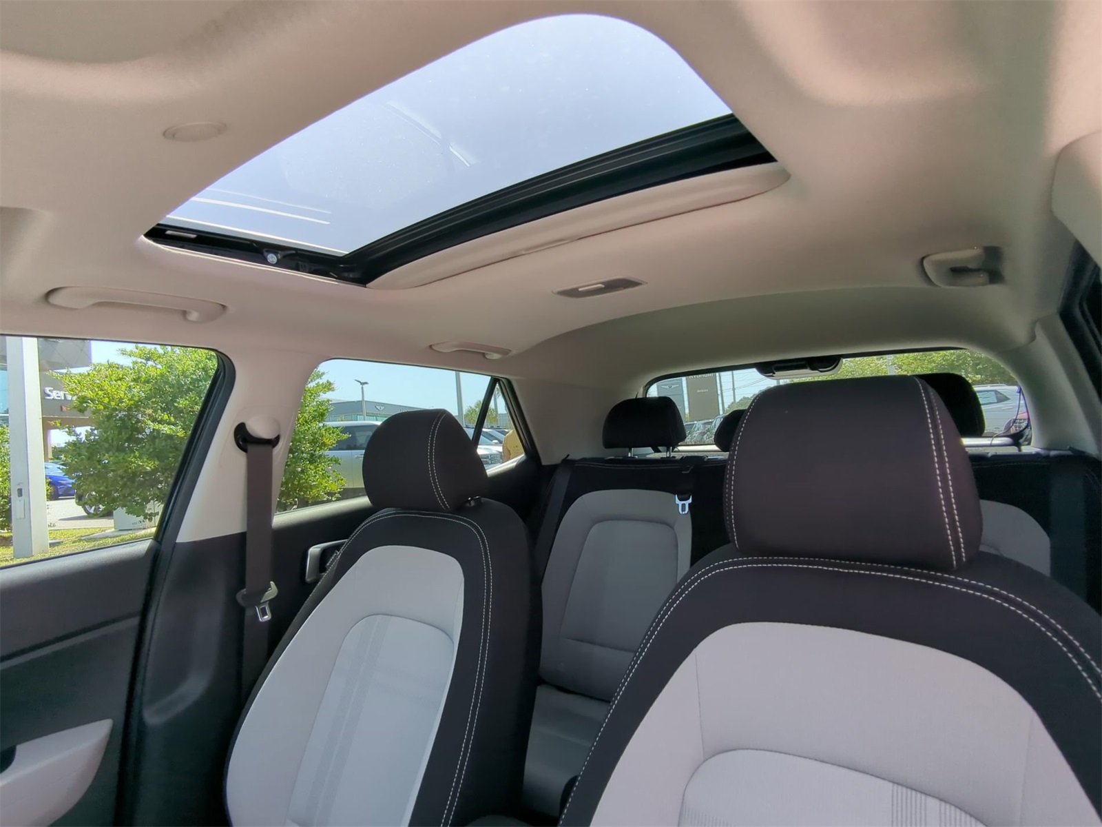 2025 Hyundai Venue SEL Image 27 of 38