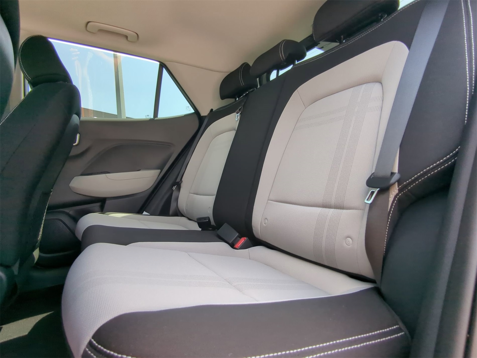 2025 Hyundai Venue SEL Image 20 of 38