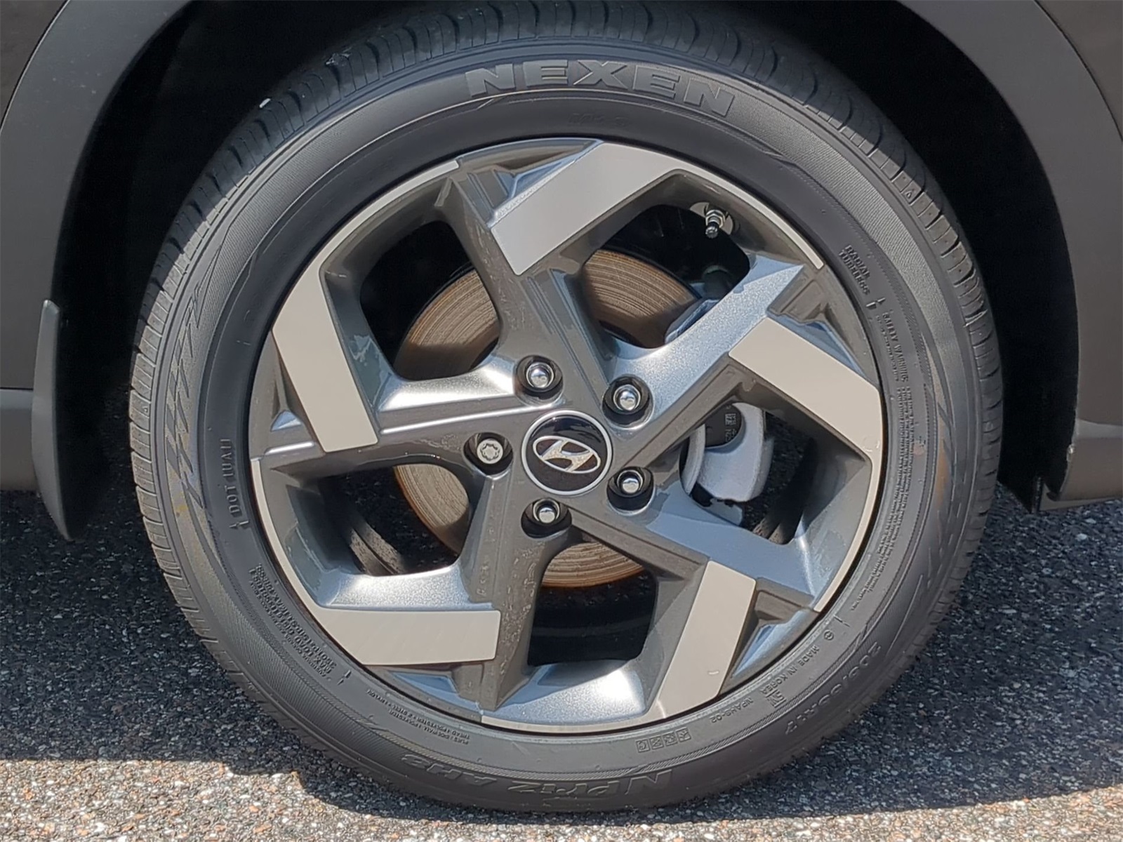 2025 Hyundai Venue SEL Image 18 of 38