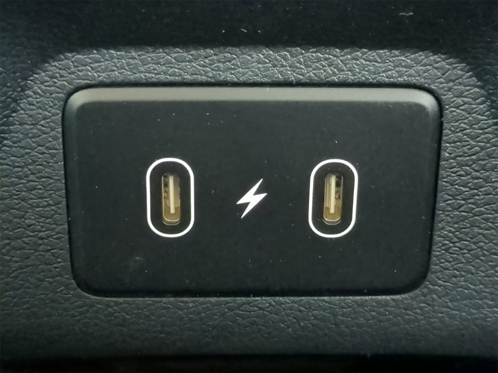 2025 Hyundai Venue SEL Image 21 of 38