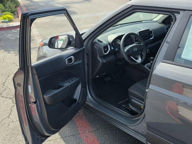 Vehicle image 39 of 46