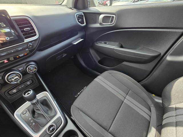 Vehicle image 33 of 46
