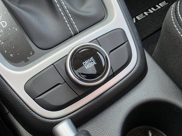 Vehicle image 32 of 46